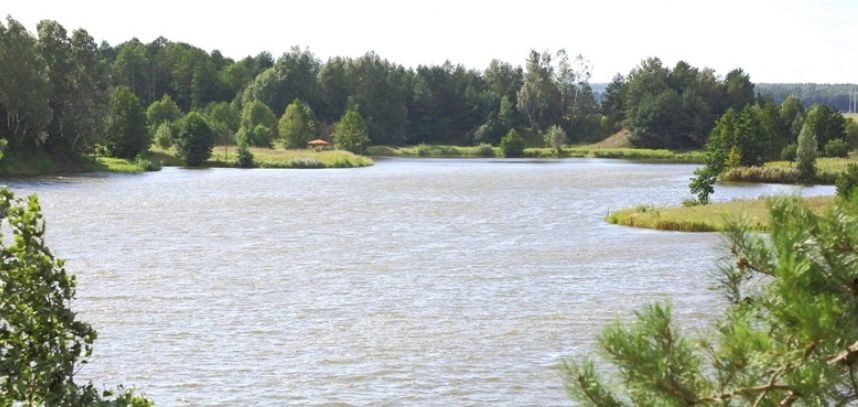 Адамово озеро