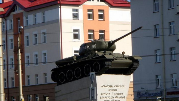 Памятник воинам-освободителям — танк Т-34-85
