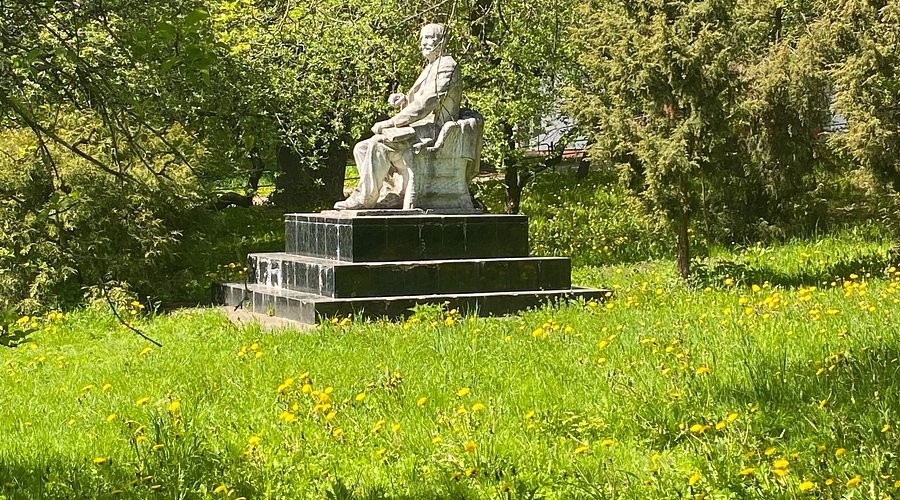 Памятник Мичурину