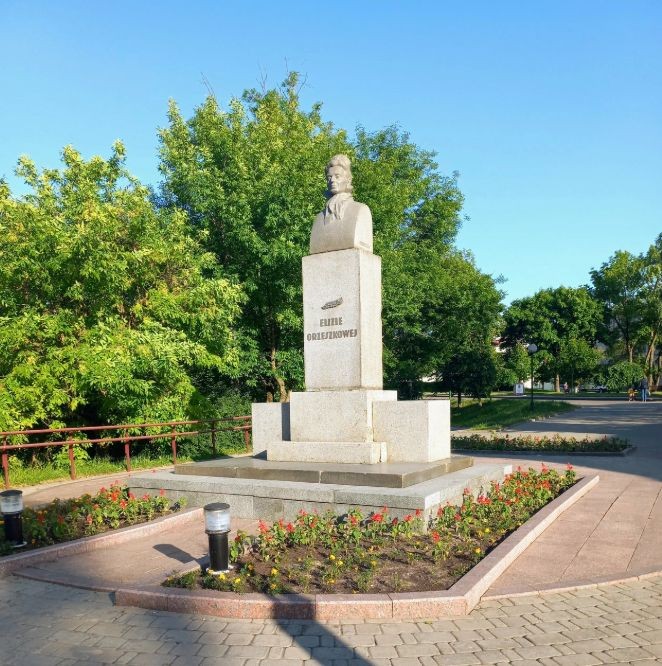 Памятник Элизе Ожешко